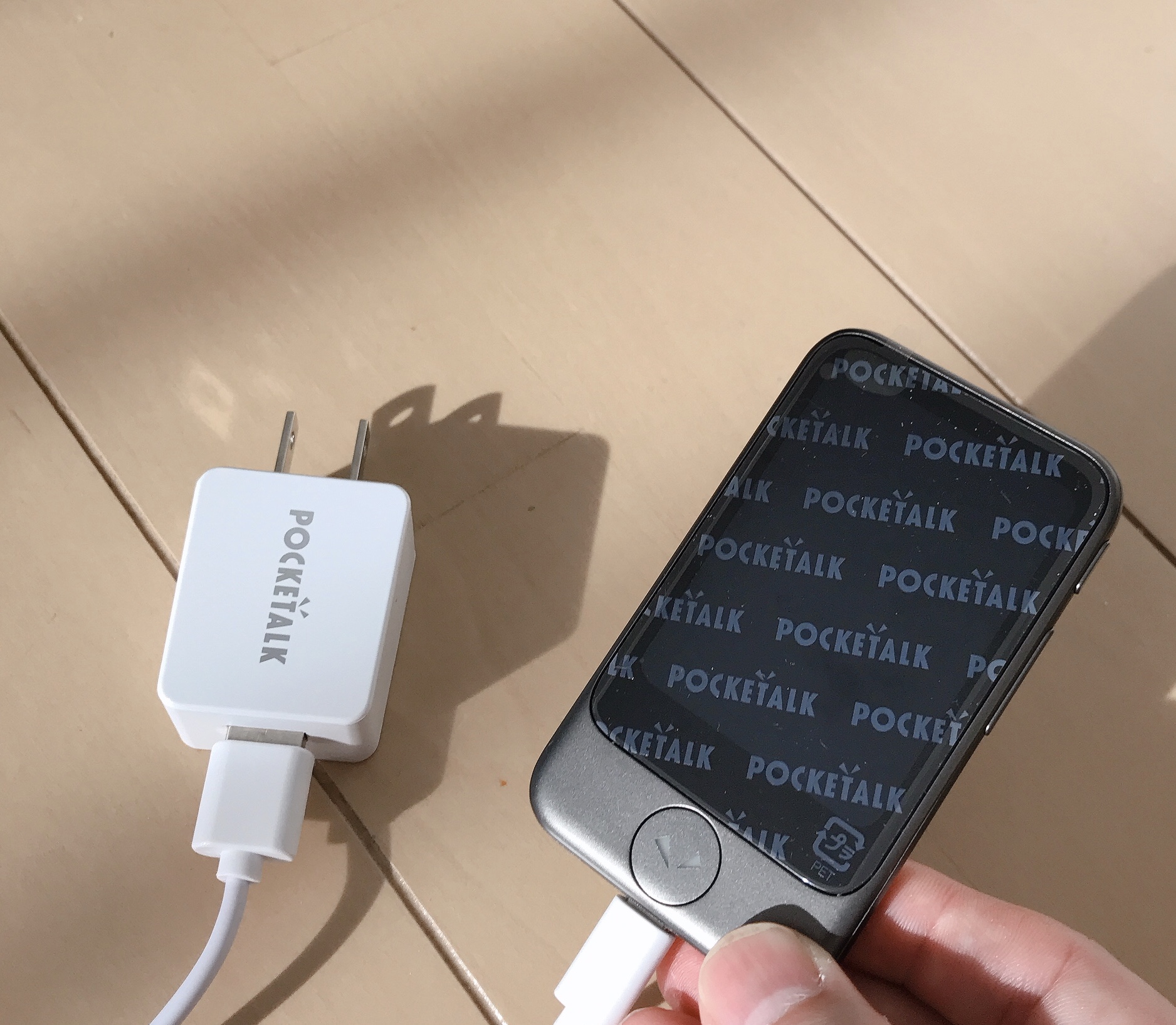 ポケトークSを充電する